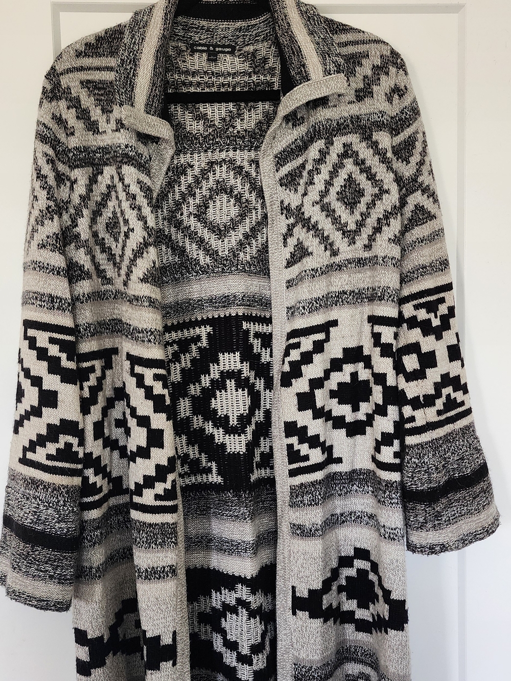 Cable & Gauge Black and Cream Geometric Open-Front Cardigan